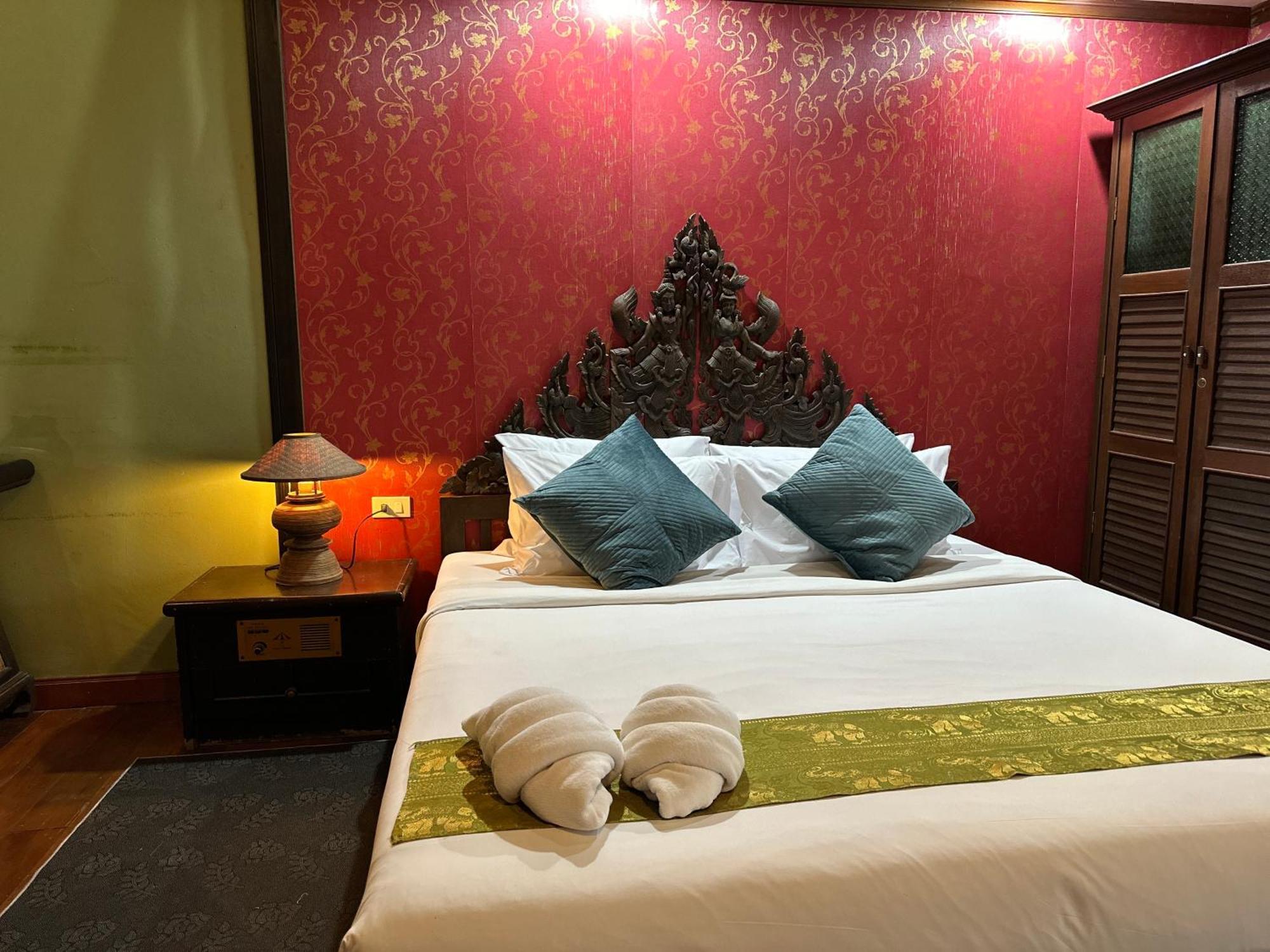 Tony'S Place Ayutthaya Bagian luar foto