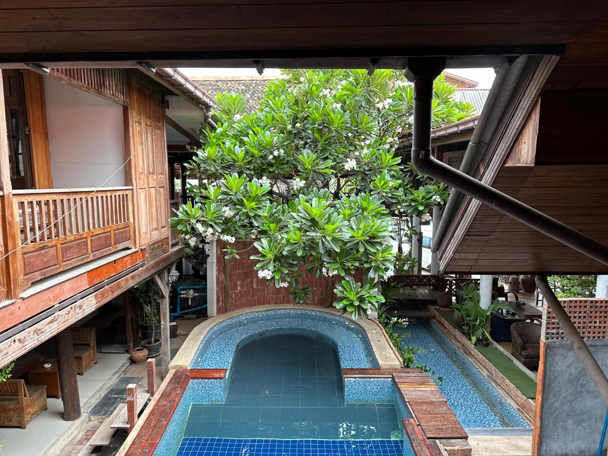 Tony'S Place Ayutthaya Bagian luar foto
