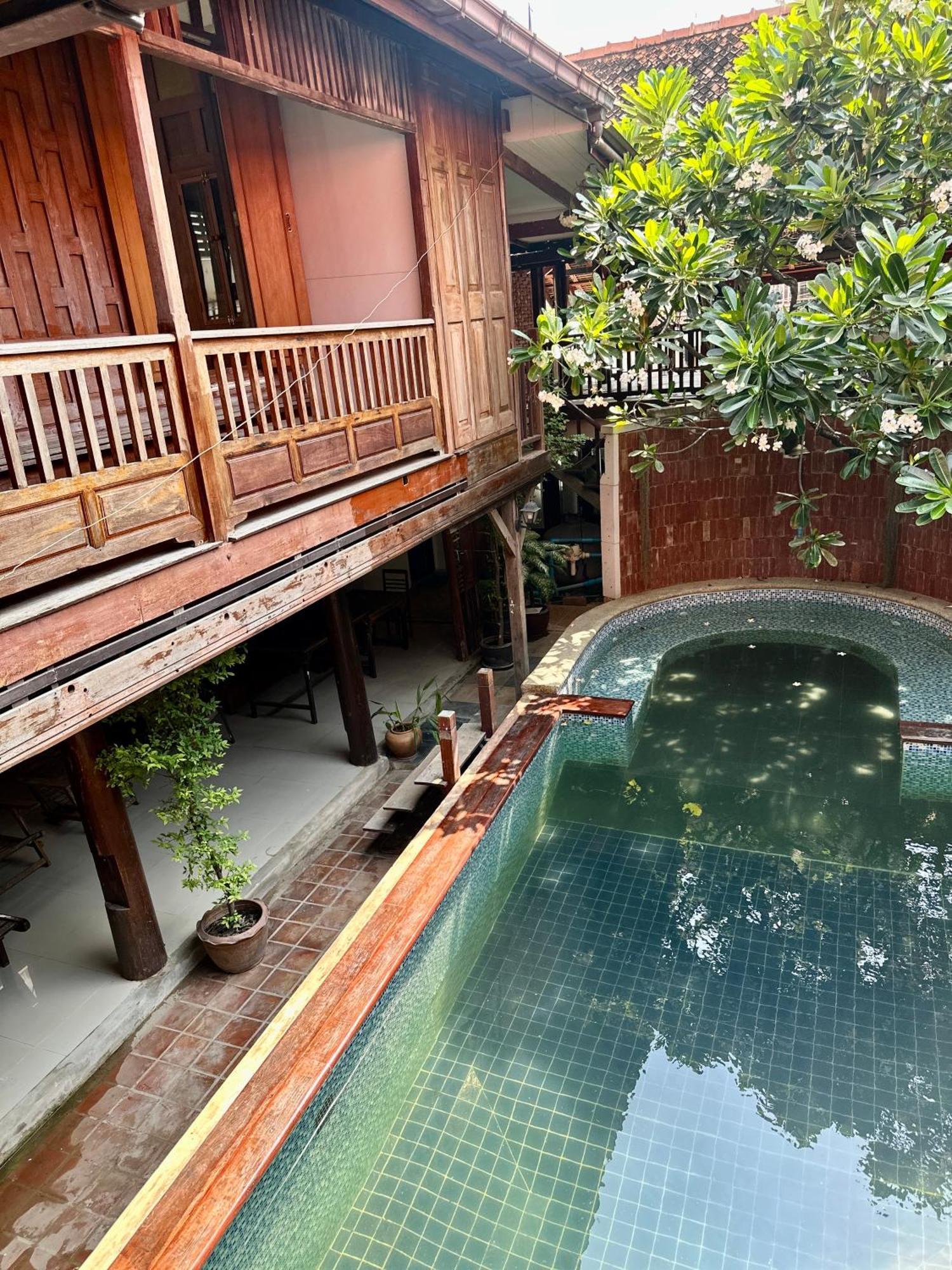 Tony'S Place Ayutthaya Bagian luar foto
