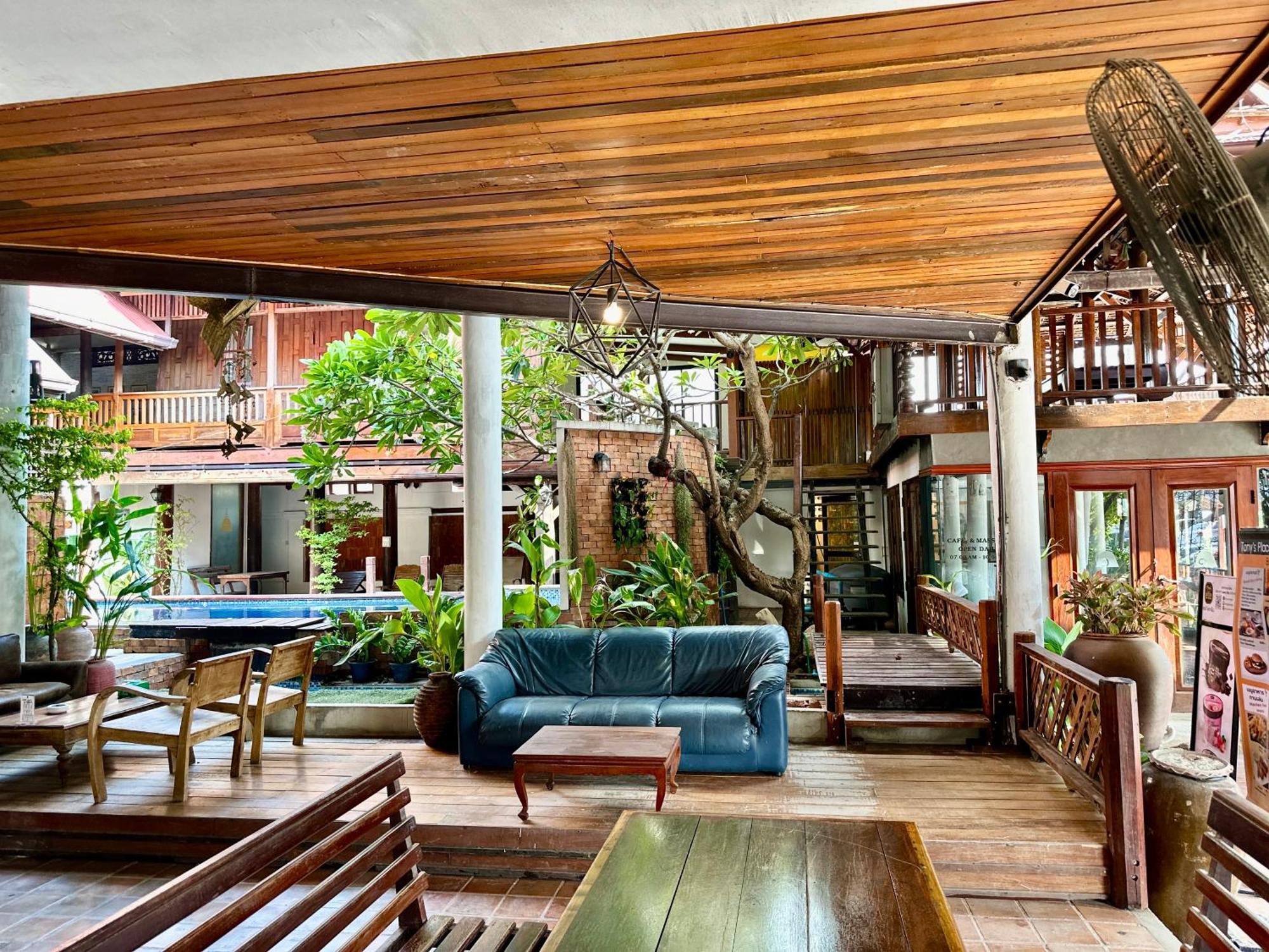 Tony'S Place Ayutthaya Bagian luar foto
